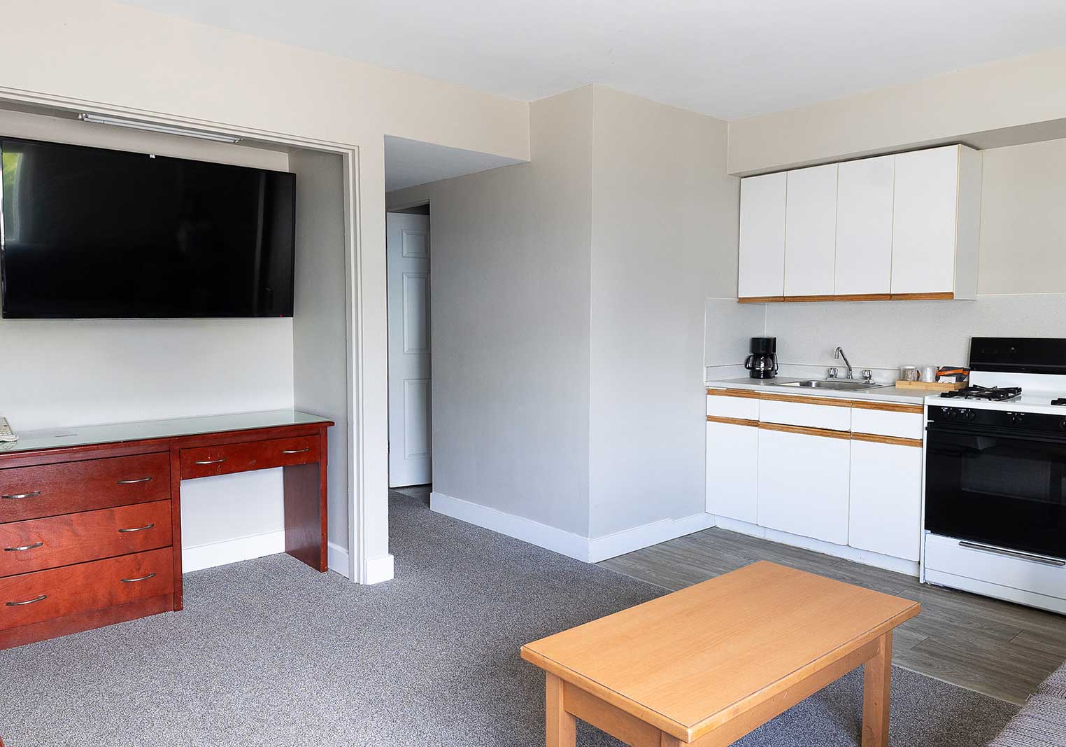 The kitchenette in the Queen Kitchenette suite at Scott's Inn.