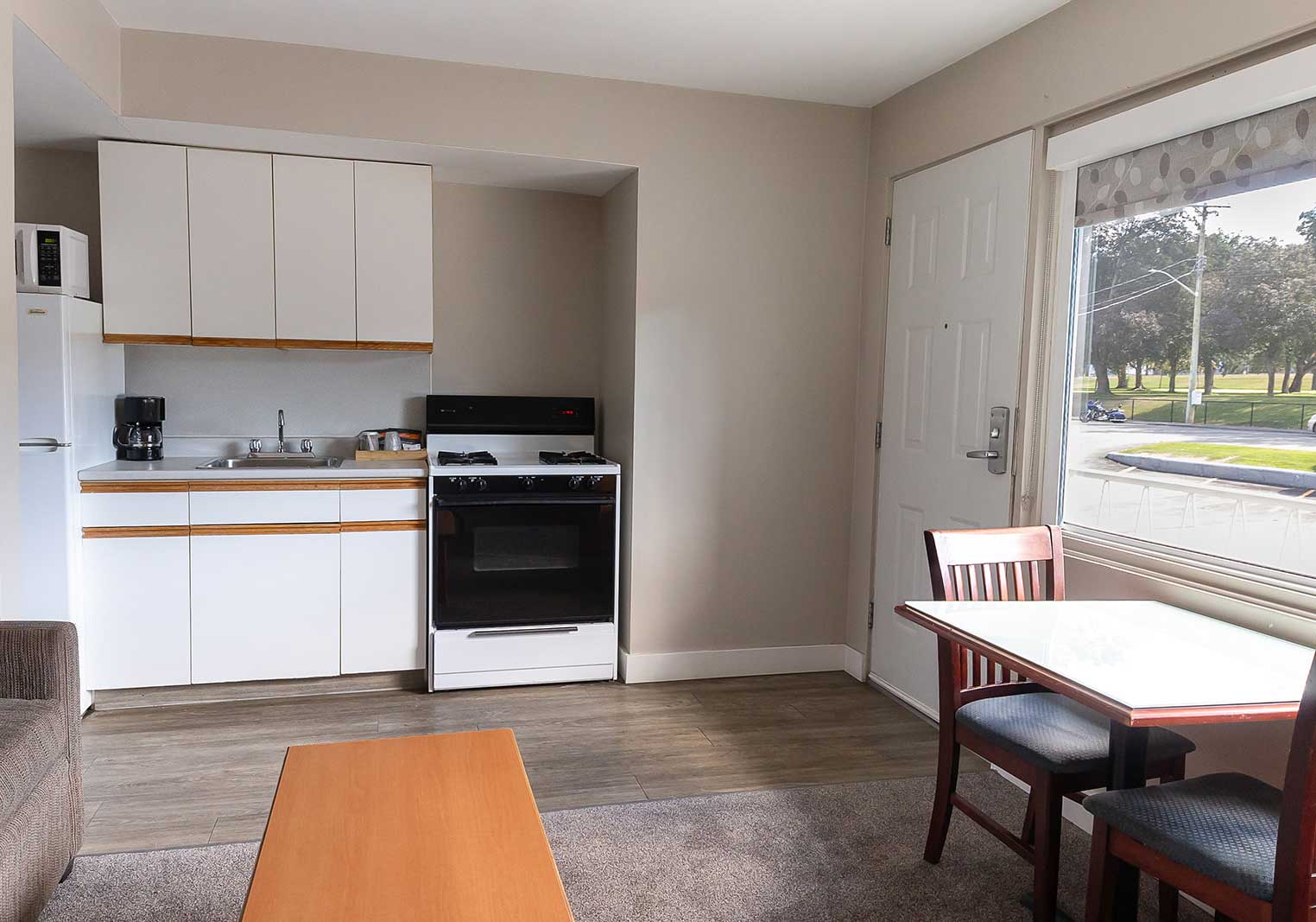 The kitchenette in the Queen Kitchenette suite at Scott's Inn.